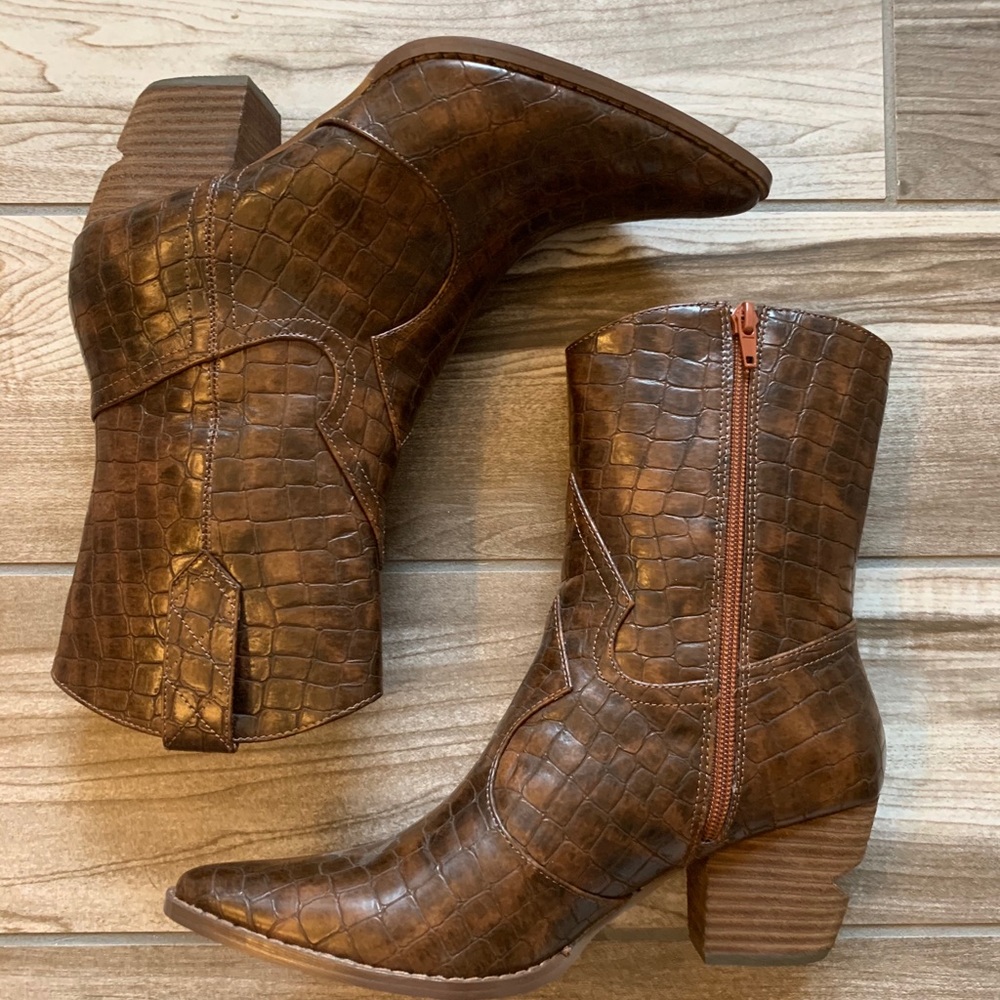 🌟🌟Matisse Brown Croc Bootie size 8🌟🌟